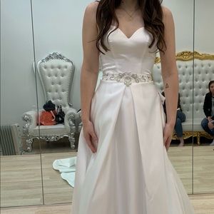 Erin Kincaid wedding dress!